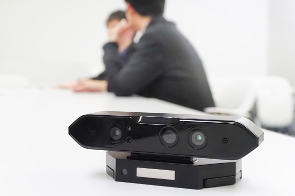 「オンラインとオフラインの敵対関係」は企業主体の発想