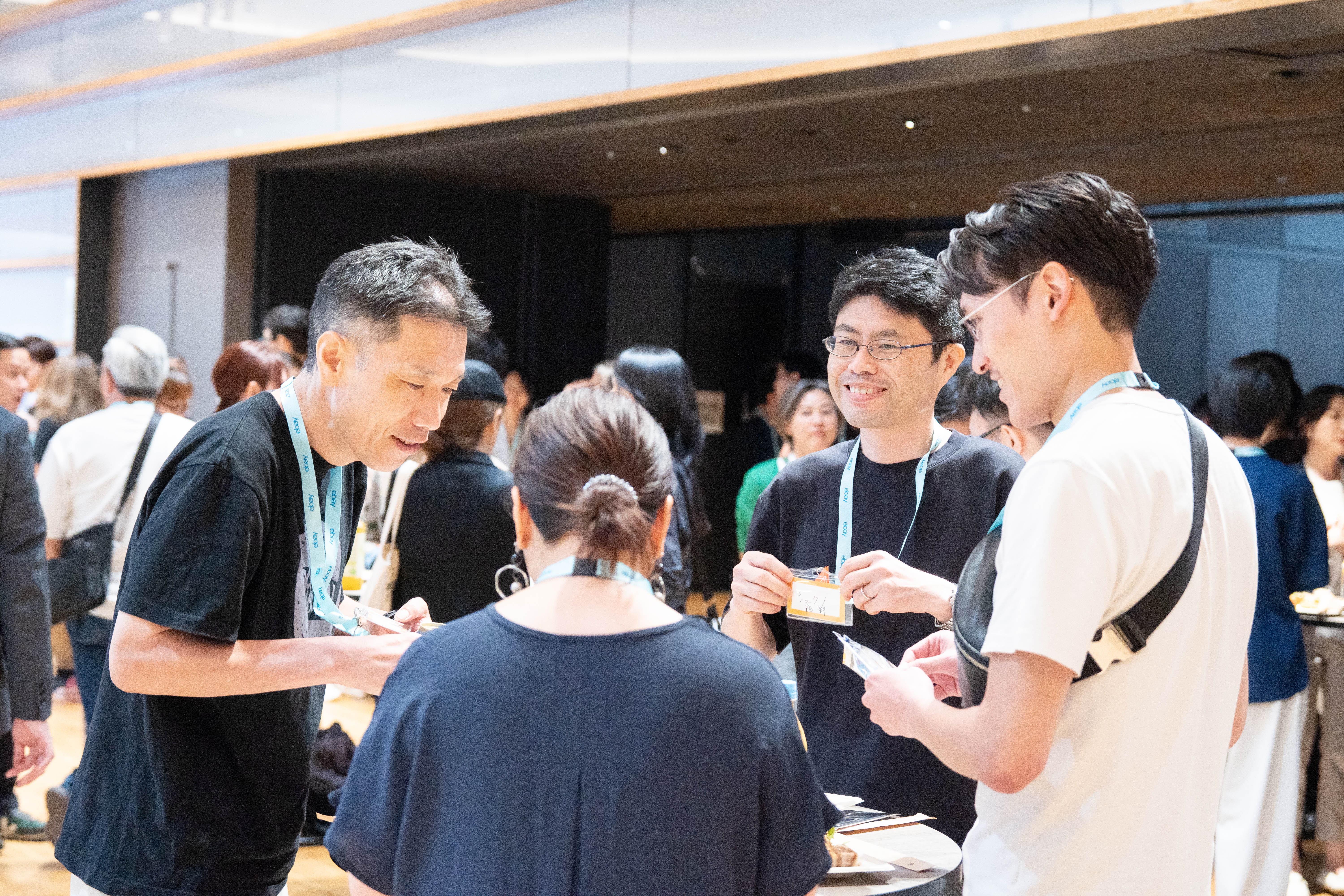 セミナー後の交流会では、続々と繋がりが生まれていく