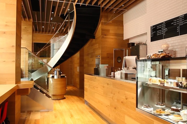 「楽天カフェ」の外観、インテリアデザインを手がけるのは佐藤可士和氏