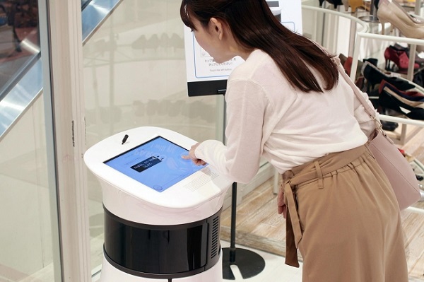 接客だけではなく棚卸もロボットが行う