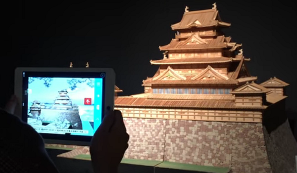 KDDIのARアプリ「SATCH VIEWER」が「ものトーク」連携機能を搭載し、クチコミ情報が閲覧可能に