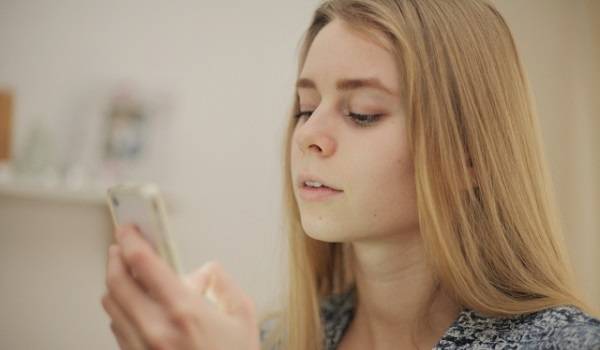 スマホにおける「バナー広告」と「動画広告」。不快なのはどっち？