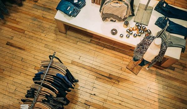 店頭での接客体験をオンラインでも　アパレル大手の三陽商会「STAFF START」を導入