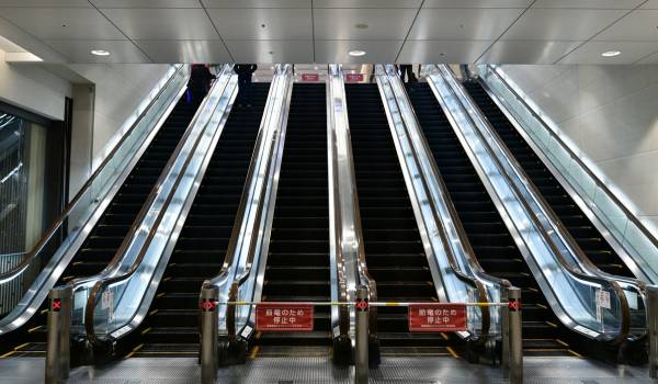 消費が低迷する中でEC・コンビニ・スーパーの決済単価は上昇　新型コロナ感染拡大による消費動向調査が実施される