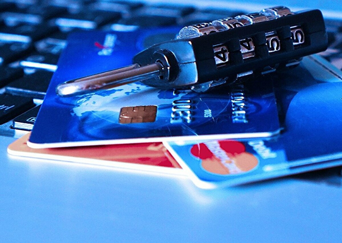 中小企業や事業者でも便利なビジネスカードを持てるように