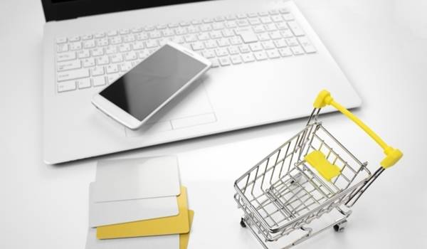【調査結果】直近1年で携帯・スマホでのネット通販ユーザーのうち、「10回以上利用」は4割弱で増加傾向。「PCで10回以上利用」は5割強