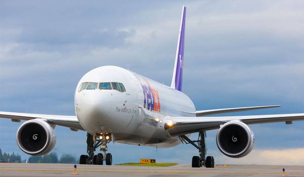 フェデックス、日本郵便との協業を拡大し、越境EC市場の成長を支援