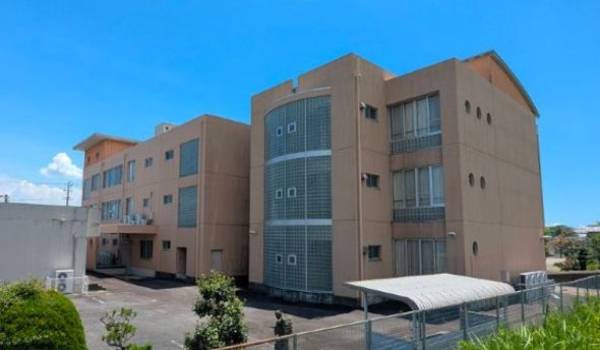 旧小学校を活用したEC物流代行拠点「フレンズロジ」運営開始