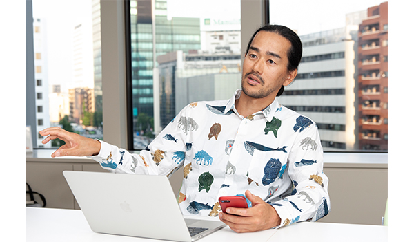 ファンを持つブランドはどこもSNSに力を入れている