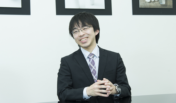 保守段階でも日々やりとりができるツールの活用や月次ミーティングで課題を常にクリアに