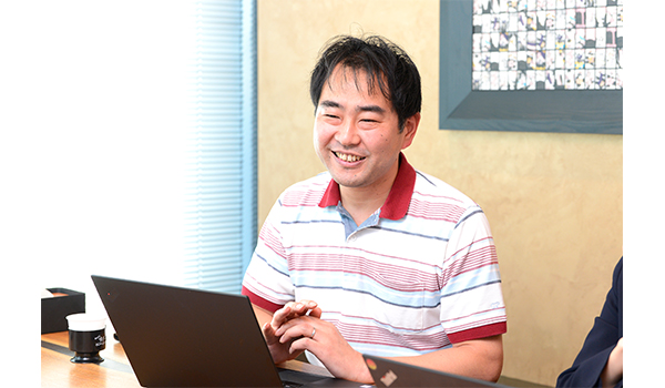 時間と手間のかかる広告修正の課題を解決する「ヤックル」を独自開発