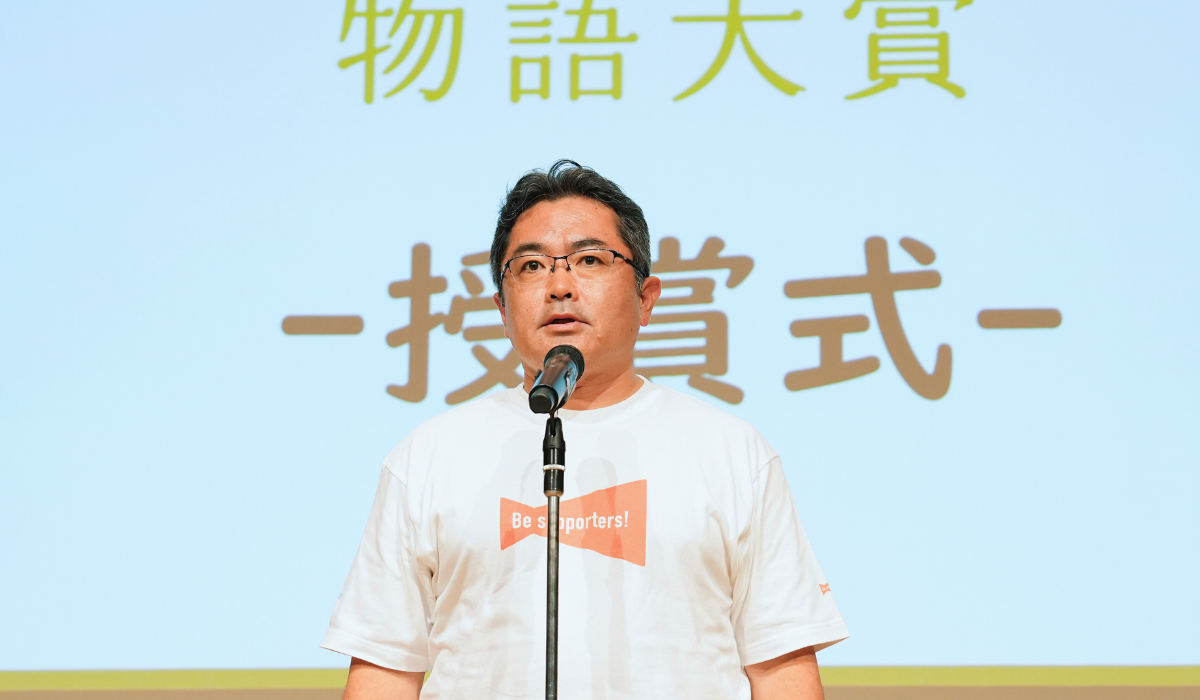 全国1万1218票の一般投票で選ばれた「人生100年時代の物語大賞」第3回授賞式で挨拶するサントリーウエルネス株式会社 代表取締役社長 栗原勝範氏